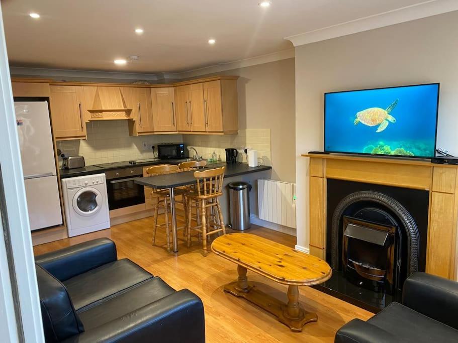 2 Bed Cosy Apartment In Heart Of Mullingar. Buitenkant foto