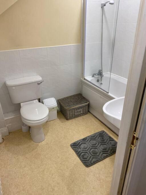 2 Bed Cosy Apartment In Heart Of Mullingar. Buitenkant foto