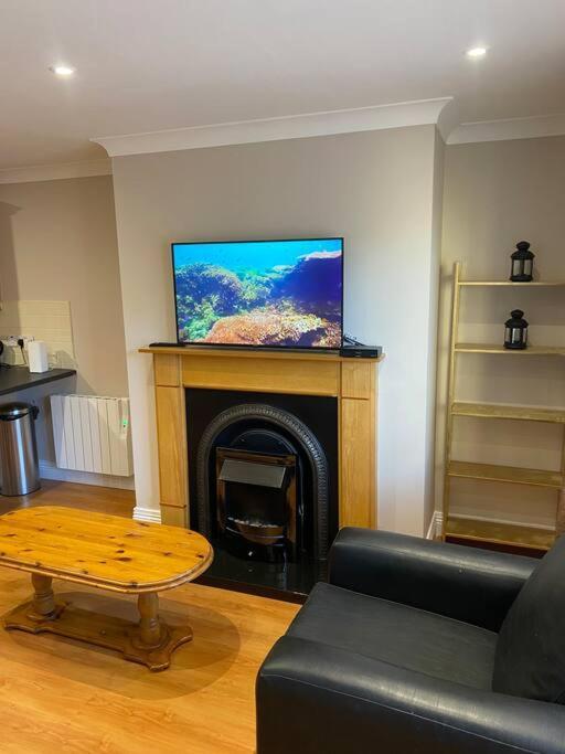2 Bed Cosy Apartment In Heart Of Mullingar. Buitenkant foto