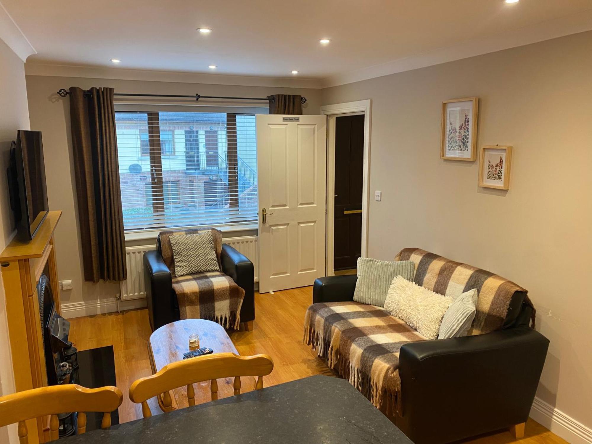2 Bed Cosy Apartment In Heart Of Mullingar. Buitenkant foto